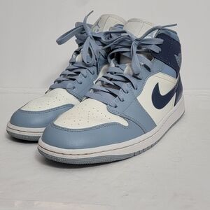 Jordan Men's Blue and White Sneakers